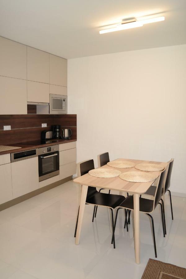 Holiday Apartman With Free Parking Győr Extérieur photo