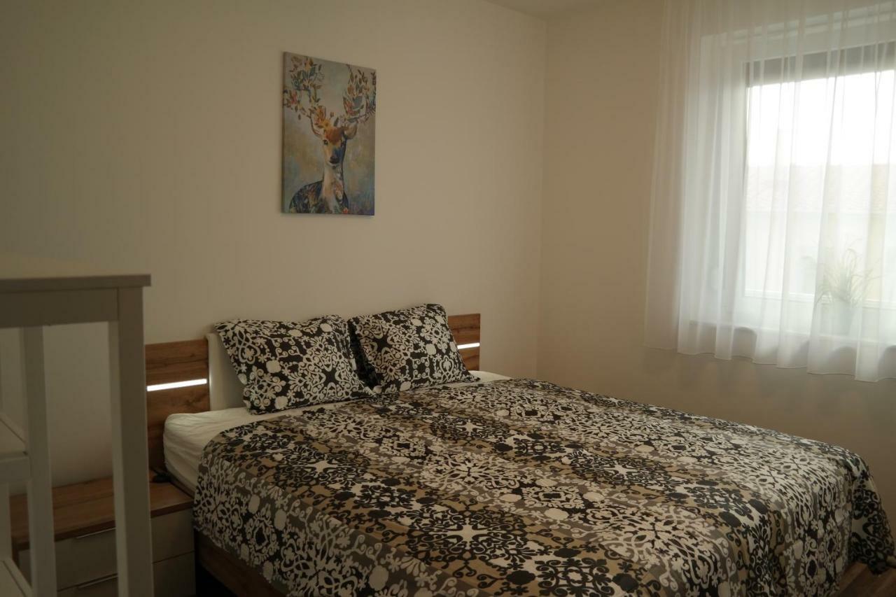 Holiday Apartman With Free Parking Győr Extérieur photo