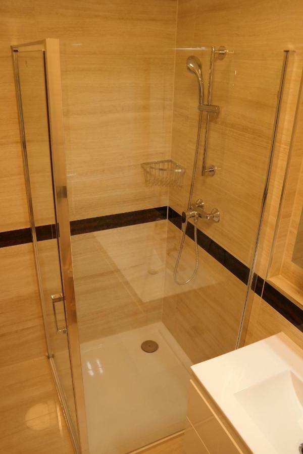 Holiday Apartman With Free Parking Győr Extérieur photo